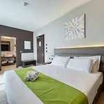 酒店 Vision 佩斯基耶拉德加达